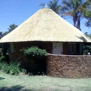 Vhunyunyu thatch and projects