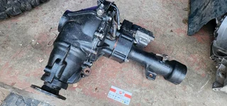  2010 2014 toyota hilux 3 0 d4 d 4x4 front diff assembly + electronic actuator