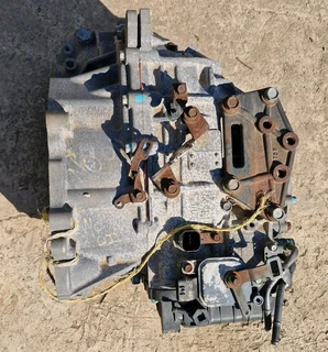  KIA Sportage 2.0CRDI 2x4 - auto gearbox complete with torque convertor Engine code : D4HA