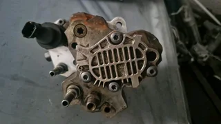  2009 - 2012 Nissan Interstar 2.5 DCI - diesel pump assembly