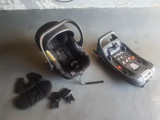 Noola iSize Car Seat &amp; ISOFIX base