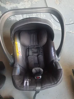 Noola iSize Car Seat &amp; ISOFIX base