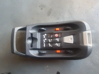 Noola iSize Car Seat &amp; ISOFIX base