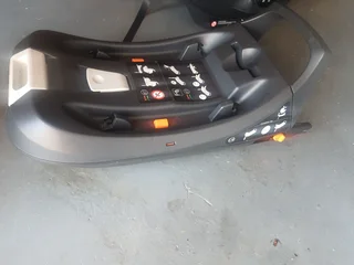 Noola iSize Car Seat &amp; ISOFIX base