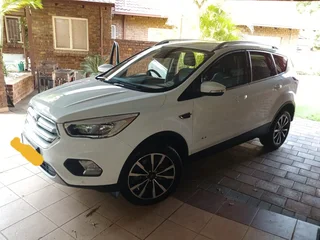 2019 2.0 tdci AWD powershift Ford Kuga SUV. Head gasket blown. Make a offer