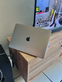 2017 MacBook Pro TOUCHBAR 13inch