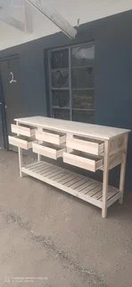 Server table