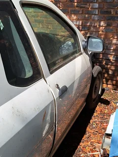 Nissan np200 door with glass left and right no dents perfect condition