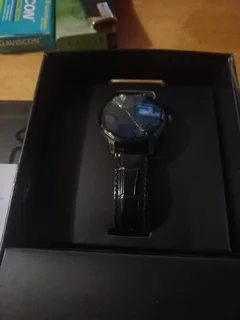 Volcano smart watch brand new in box arrive with screen cracked.
