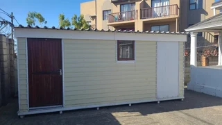 Neat Room to rent at the Bungalows, Quigney