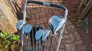 Golf clubs and golf on push cart