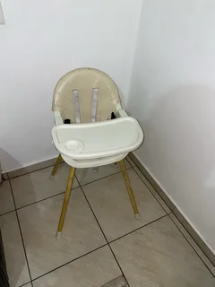 Baby feeding chair