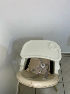 Baby feeding chair