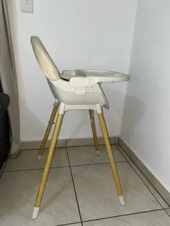 Baby feeding chair