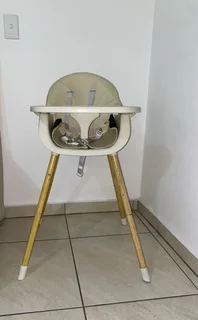 Baby feeding chair