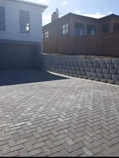 Paving R60 per square Labour only 0814231324