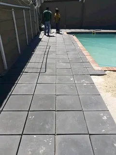 Paving R60 per square Labour only 0814231324