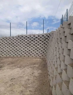 Retaining wall