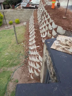 Retaining wall