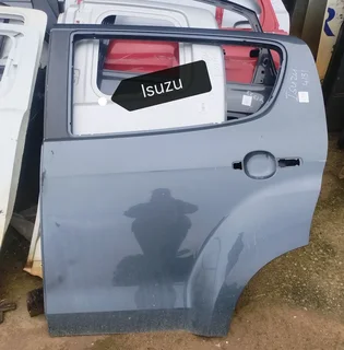 Isuzu door