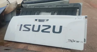 Nissan Navara, Isuzu, Mahindra tailgate