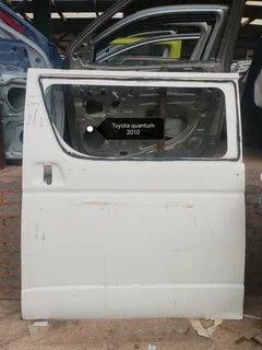 Toyota quantum 2010 door