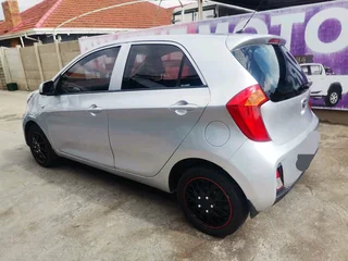 Silver kia picanto. 2015 model