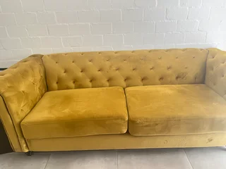 Couch - Ad posted by chumile mtyotywa