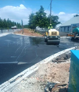 Tarmac Surfaces: Roads,Driveways, Paving &amp; all Repairs (0788465886)