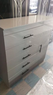 Chest of Drawer