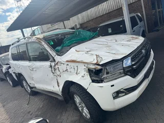 2020 Toyota Landcruiser 200 Series 4.5 V8 D4d - Stripping For Spares!