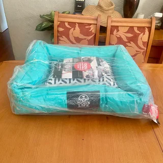 Brand new Dog’s Life Urban Lounger Waterproof Dog Cat Pet Bed Large 65x47cm - Turquoise