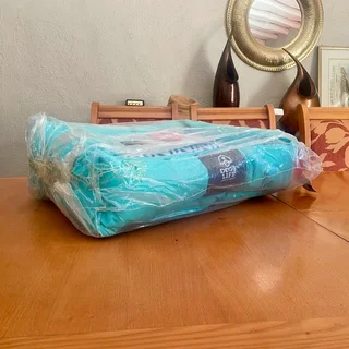 Brand new Dog’s Life Urban Lounger Waterproof Dog Cat Pet Bed Large 65x47cm - Turquoise