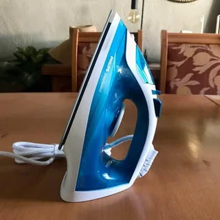 Brand new Philips EasySpeed 2000W Drip Stop Steam Iron - Blue