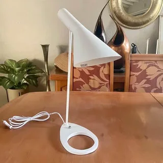 Brand new George &amp; Mason Metal Retro Desk Table Lamp - White