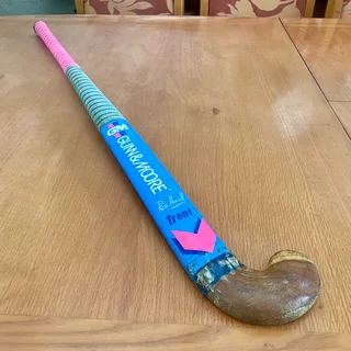 [SOLD] Preloved Gunn &amp; Moore and Loyal Hockey Sticks w/ Puma Carry Bag