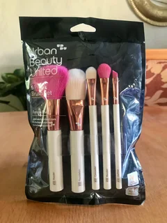 Brand new sealed Urban Beauty United Professional 5-piece Natural & Nylon Make Up Brush Set
