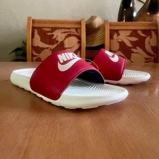 Brand new Nike Victori One Mens Slide UK10 - Gym Red/Summit White