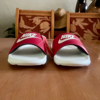 Brand new Nike Victori One Mens Slide UK10 - Gym Red/Summit White
