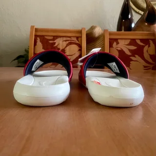 Brand new Nike Victori One Mens Slide UK10 - Gym Red/Summit White