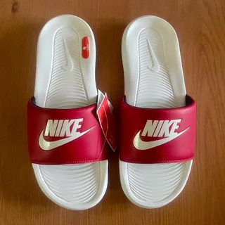 Brand new Nike Victori One Mens Slide UK10 - Gym Red/Summit White