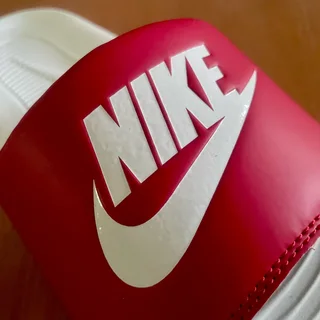 Brand new Nike Victori One Mens Slide UK10 - Gym Red/Summit White