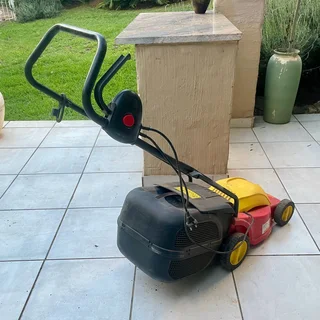 [SOLD] Working Wolf Garden 1000W Electric Lawnmower - Motor like new - Sandton