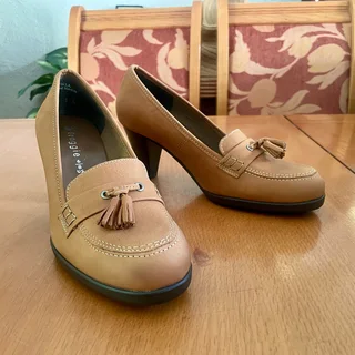 Froggie Nubuck Leather Court Shoes UK6 - New in box - Sandton