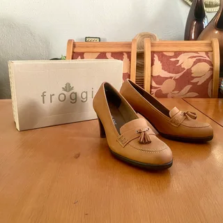 Froggie Nubuck Leather Court Shoes UK6 - New in box - Sandton