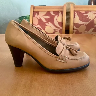 Froggie Nubuck Leather Court Shoes UK6 - New in box - Sandton