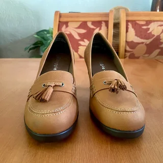 Froggie Nubuck Leather Court Shoes UK6 - New in box - Sandton