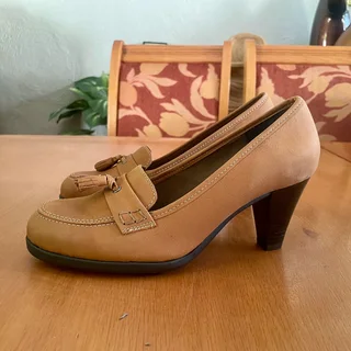 Froggie Nubuck Leather Court Shoes UK6 - New in box - Sandton