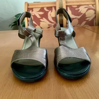 Froggie Leather T-bar High Heel Sandals UK6 - Like new - Sandton