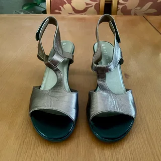 Froggie Leather T-bar High Heel Sandals UK6 - Like new - Sandton